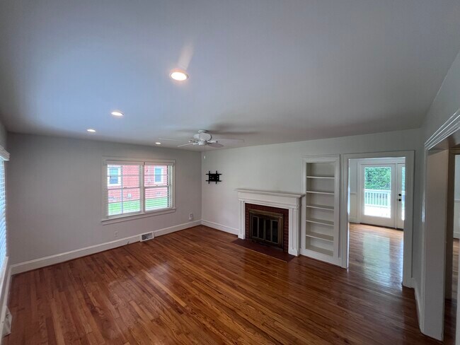 Living room - 2417 Slay Dr