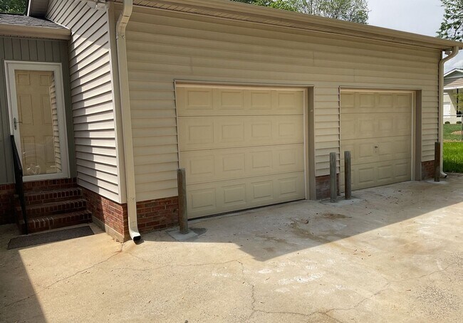 Photo - Beautiful 3 Bedroom 2 Full Bath in Gastonia! House