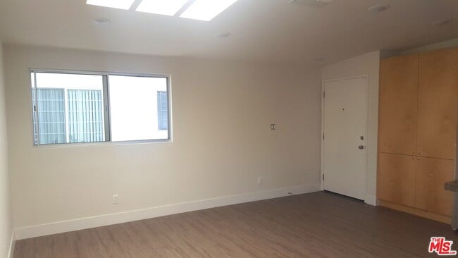 Foto del edificio - 3527 Dunn Dr