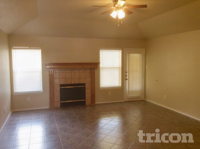 Building Photo - 525 Arbor Ln