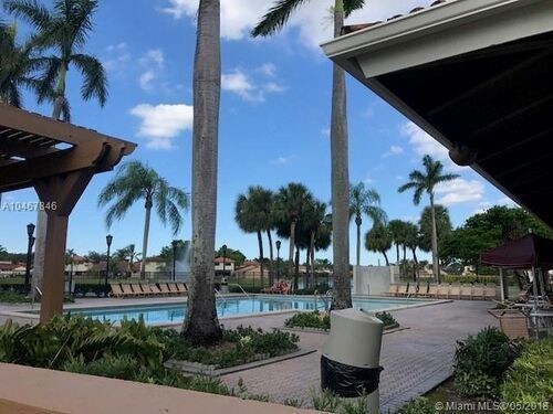 Foto del edificio - 18200 Mediterranean Blvd