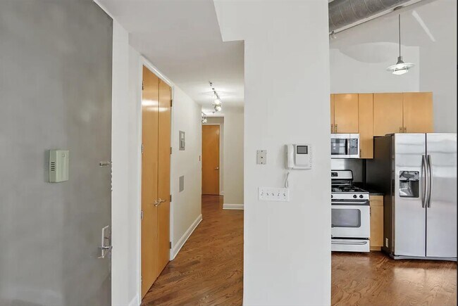Building Photo - 176 Johnson St