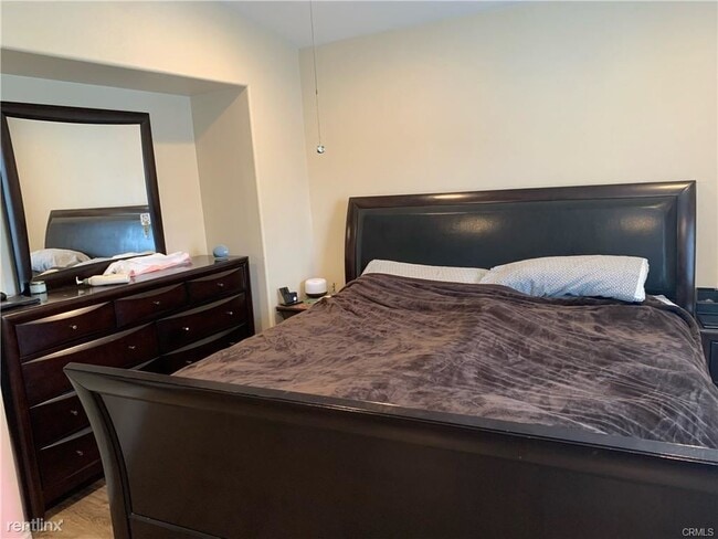 Building Photo - 3 br, 2.5 bath Condo - 19 Ballard # 92