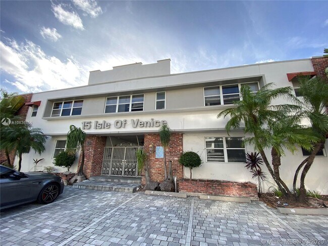 Building Photo - 15 Isle of Venice Dr