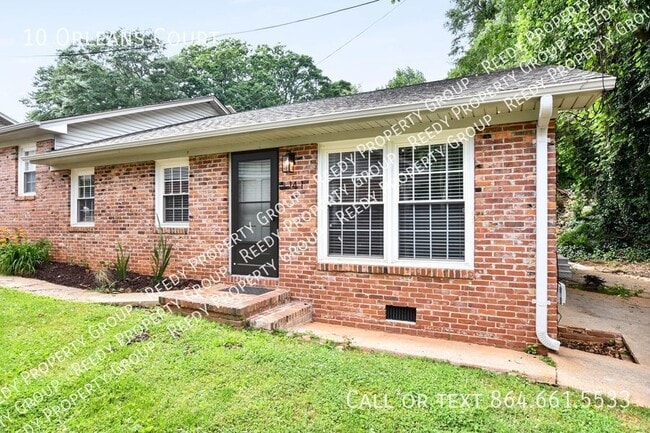 Building Photo - 2 Bedroom 1 Bath Newly Renovated and minut...