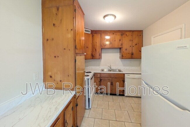 Foto del edificio - 2737 Spring Park Rd