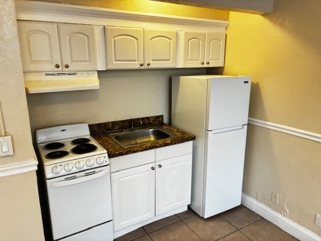 Photo - 311 W Ashley St Apartment