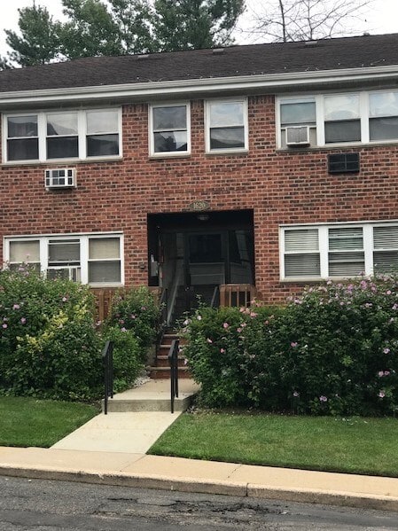 Primary Photo - 1620 Valley St