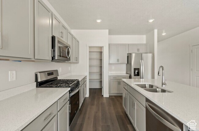 Foto del edificio - 565 E Lintel Rd