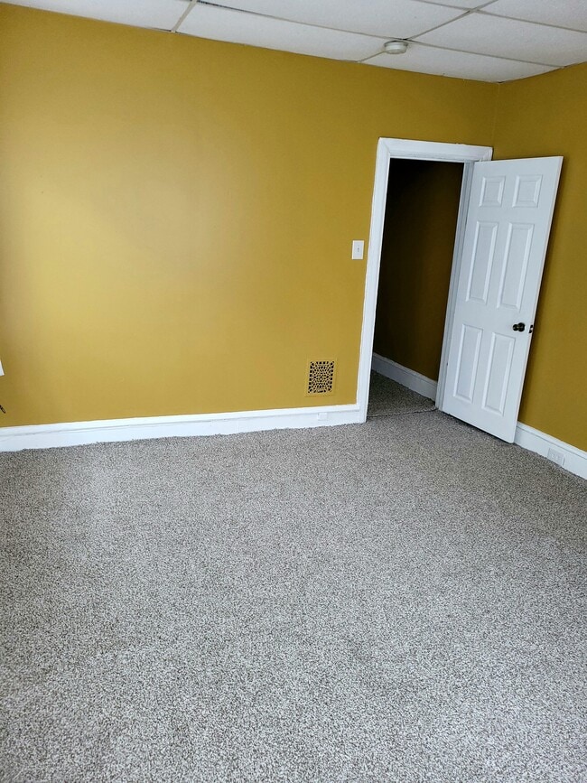 Bedroom - 32 N Saint Bernard St