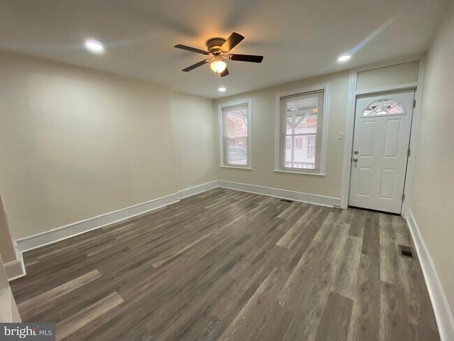 Building Photo - 220 Pearl St