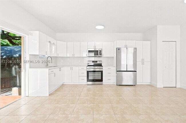 Foto del edificio - 145 NE 60th St