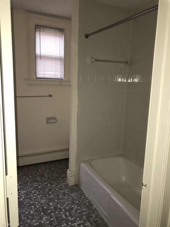 Foto del edificio - 1 br, 1 bath Apartment - 38 Congress St 101 -