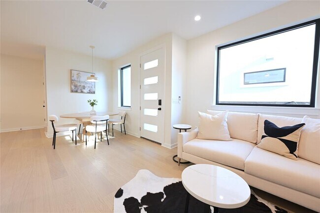 Foto del edificio - 4410 Glomar Ave