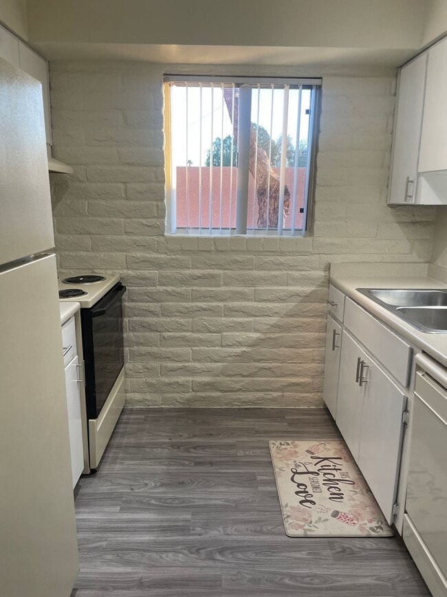Interior Photo - Camino De La Sierra