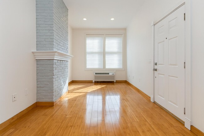 Foto del edificio - 3683 John F. Kennedy Blvd