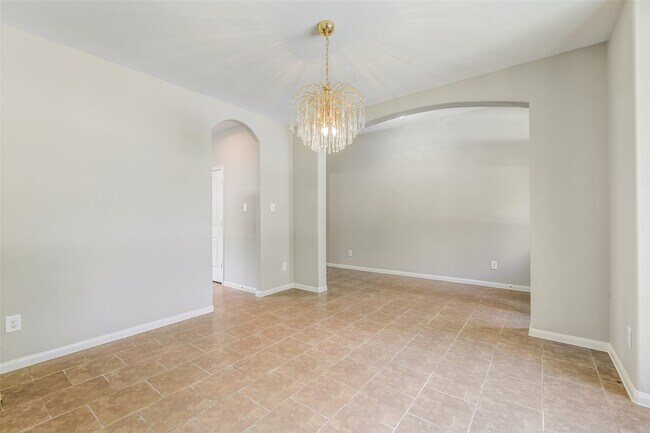 Foto del edificio - 12635 Lakeshore Dr