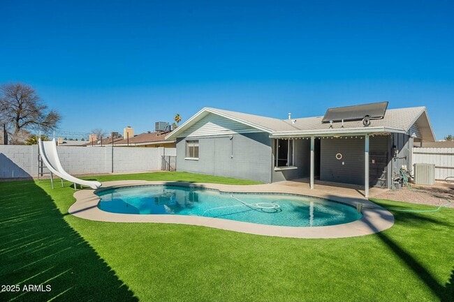 Building Photo - 1715 E El Parque Dr