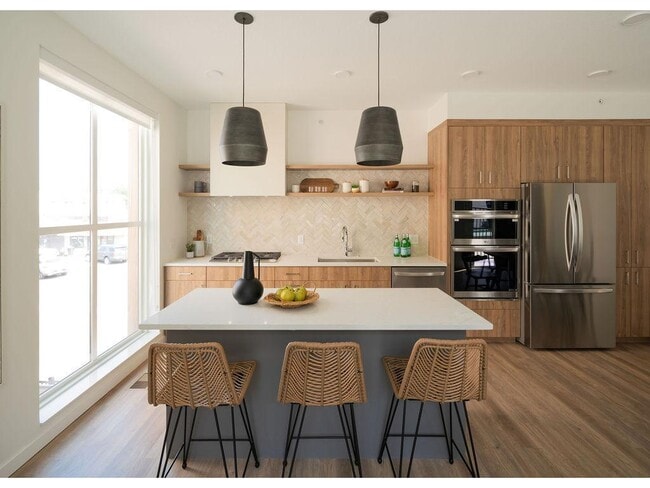 Building Photo - 7 West Dr