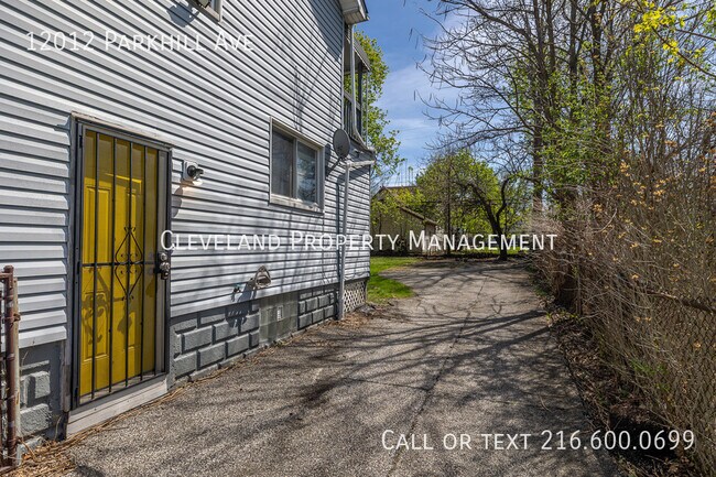 Foto del edificio - 12012 Parkhill Ave