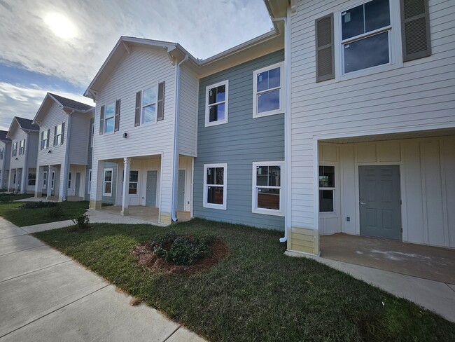 Foto del edificio - Las Colinas Townhomes