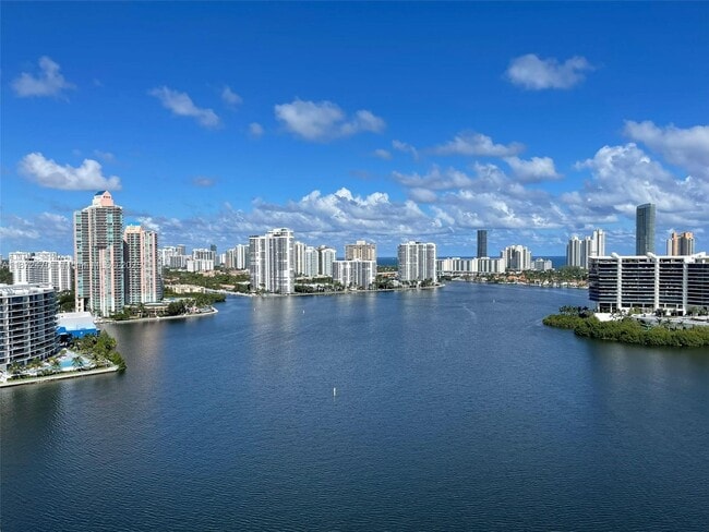 Foto del edificio - 3201 NE 183rd St