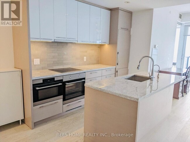 Building Photo - 488 University Ave