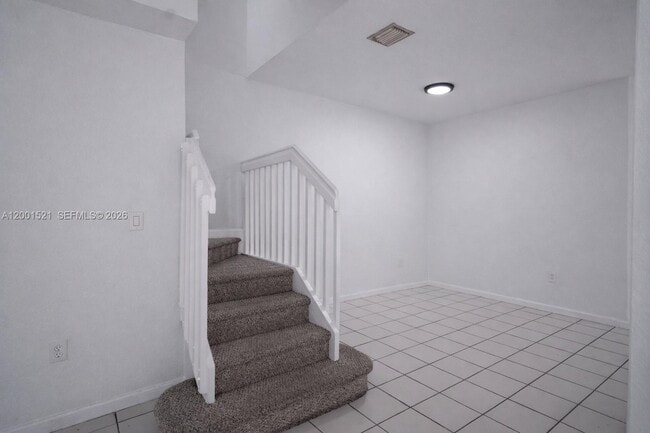 Building Photo - 1441 SE 24th Ct