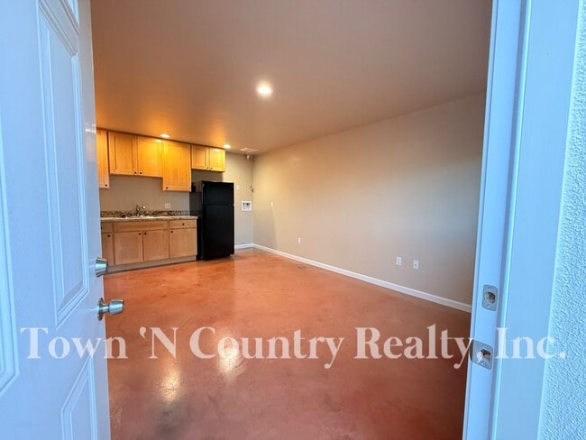 Building Photo - 1720 Cherokee Dr