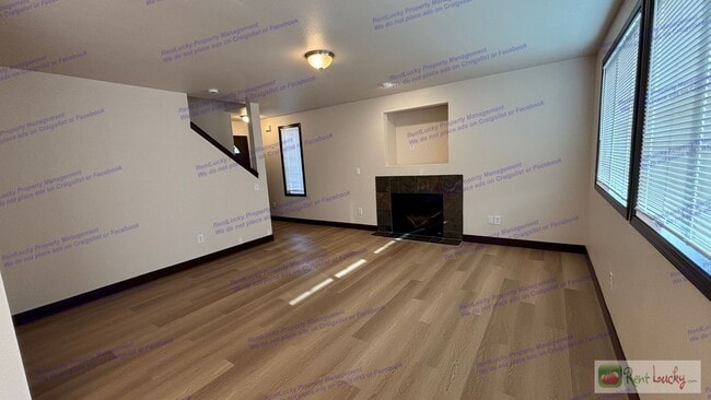 Foto del edificio - CFC (Russell)-Spanaway Duplex