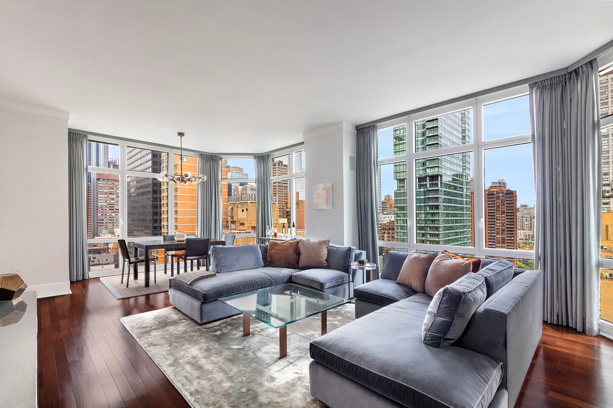 Photo - 300 E 55th St (New York, NY)