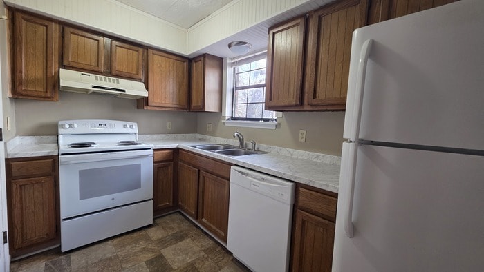 Building Photo - Renovated townhome in Linden Square.