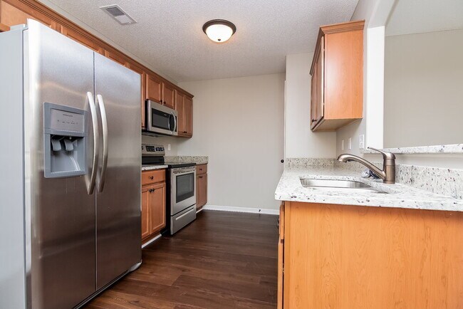 Building Photo - 9435 Darren Cir S