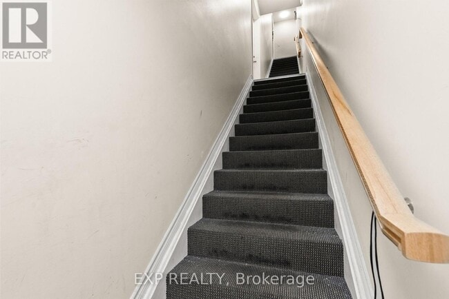 Building Photo - 52 Champagne Ave S