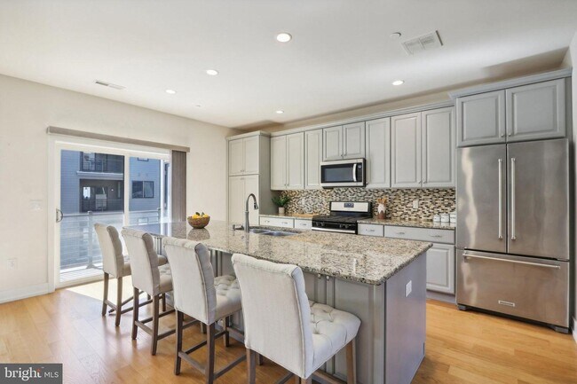 Foto del edificio - 506 Lakeview Ct
