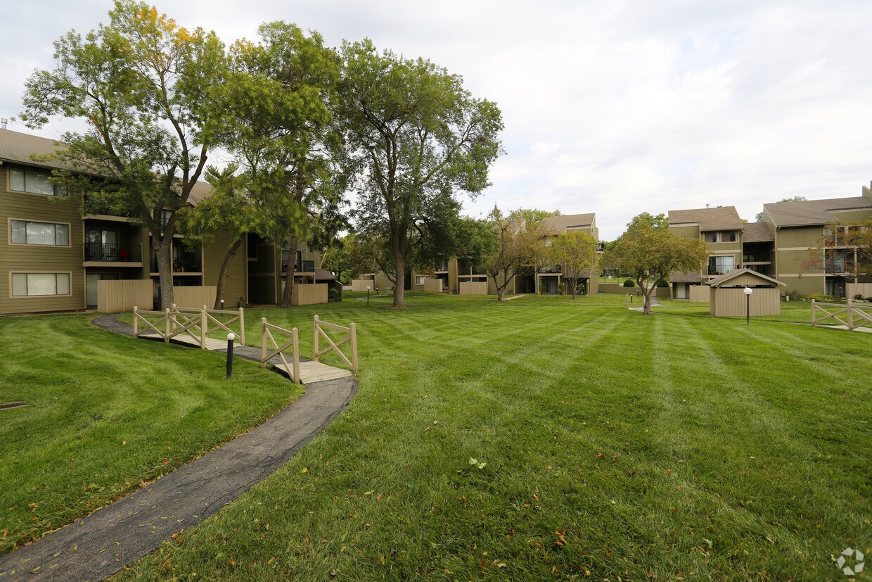 Bremerton Park Apartment Homes 6313 W 75th St Prairie Village, KS