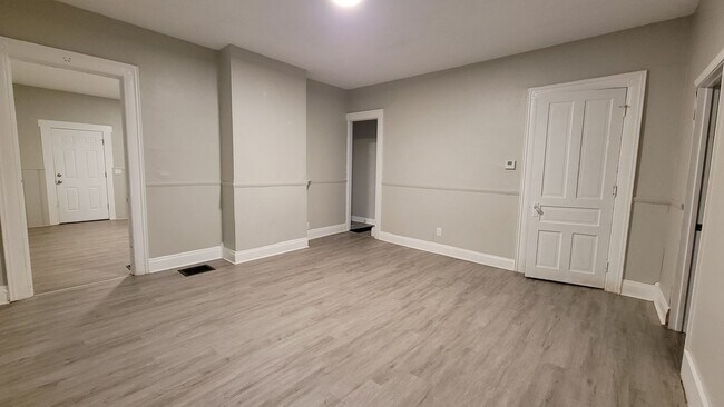 Building Photo - 213 Dover St. - 2+ bedroom 1 bath home ava...