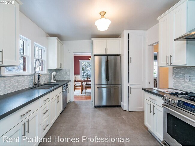Foto del edificio - 2 br, 1 bath House - 5528 SE Belmont Street