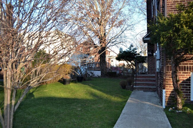 Building Photo - 330 Chase Ave