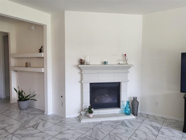 Foto del edificio - 10702 Crestwood Point Cir