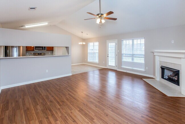 Foto del edificio - 1720 Cherry Creek Dr