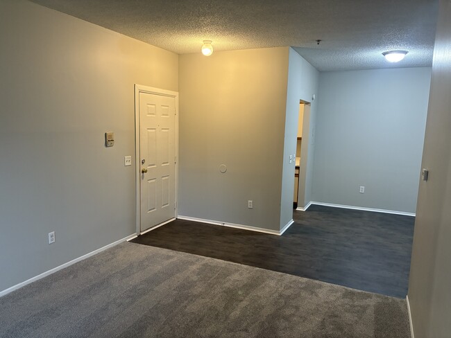 1 bedroom entry/living room area - Boulder Creek Apartments