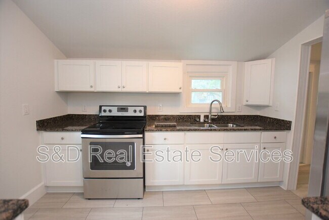 Building Photo - 213 E Patterson St