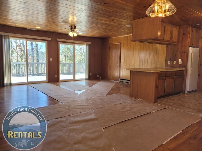 Building Photo - 199 N White Pine St