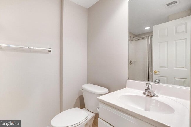 Building Photo - 213 Oak Knoll Terrace