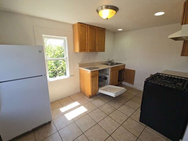 Building Photo - 626 O St