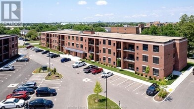 Building Photo - 3180 Meadowbrook Ln