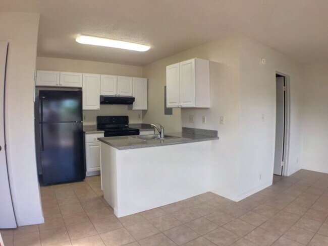 Building Photo - Desirable ground floor studio in Waipio Ge...