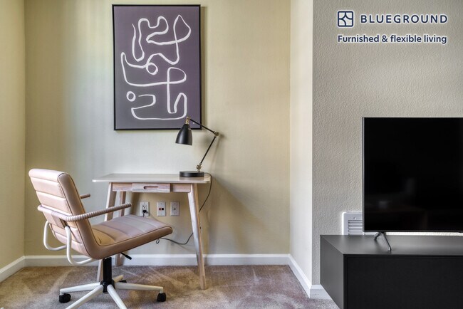 Building Photo - 853 Commodore Dr