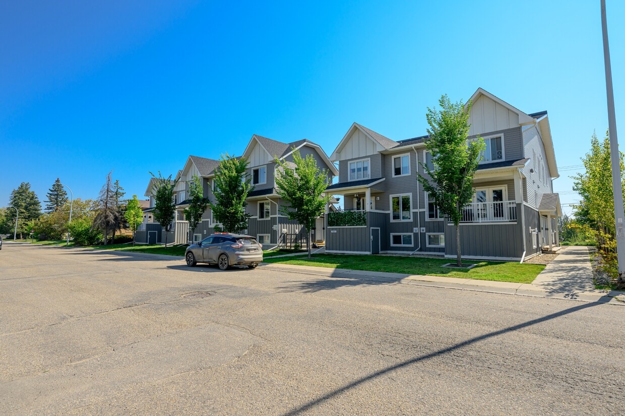 Building Photo - 10305-10107 AvenueBlock A - 204